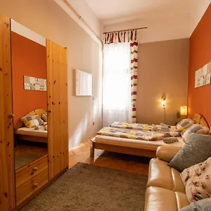 pesto-hostel.inbudapesthotels.com/